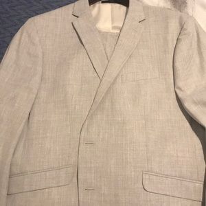 48R light gray Kenneth Cole suit NWOT